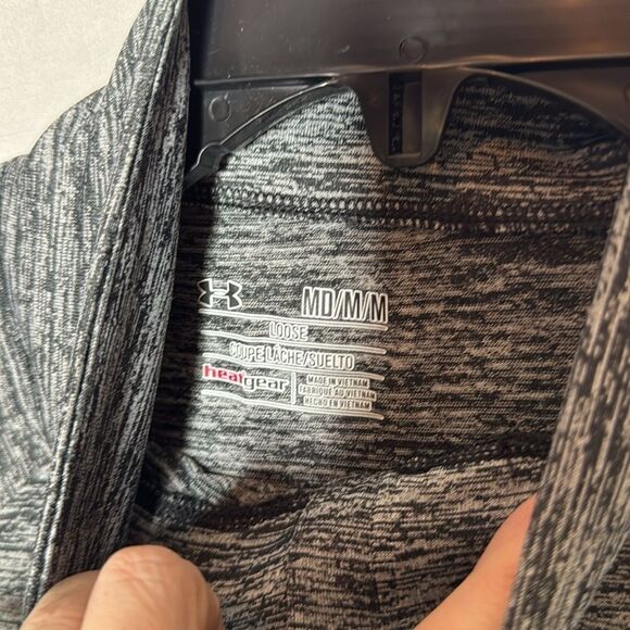 Under Armour Gray Quarter-Zip Pullover. Size Medium. - Picture 3 of 5